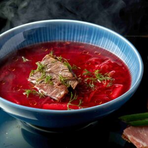 Борщ с телячьими щечками и зеленым луком