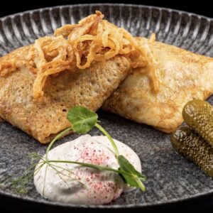 Блины с говядиной и фермерской сметаной