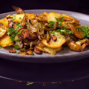 Картофель жаренный с белыми грибами