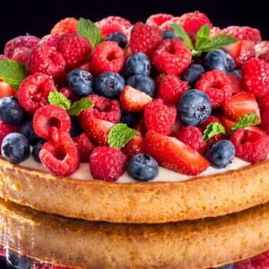 Crostata с кремом маскарпоне и миксом из свежих ягод (малина, клубника, голубика)